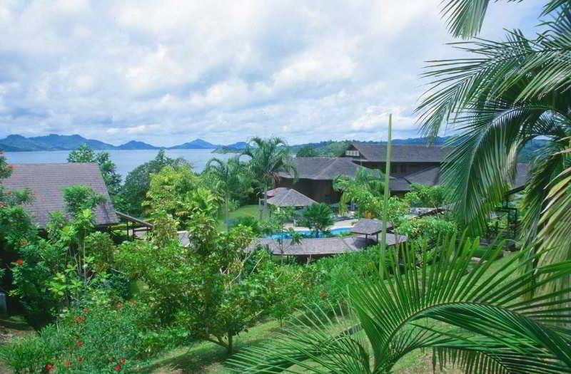 Aiman Batang Ai Resort & Retreat Lubok Antu エクステリア 写真